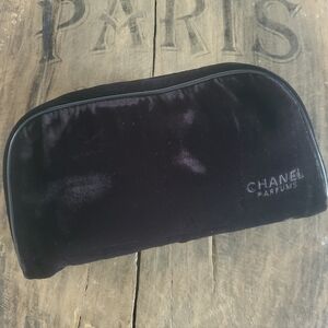 CHANEL Parfums Black Velvet Zip-Around Cosmetic‎ Bag Toiletry Bag Travel Bad